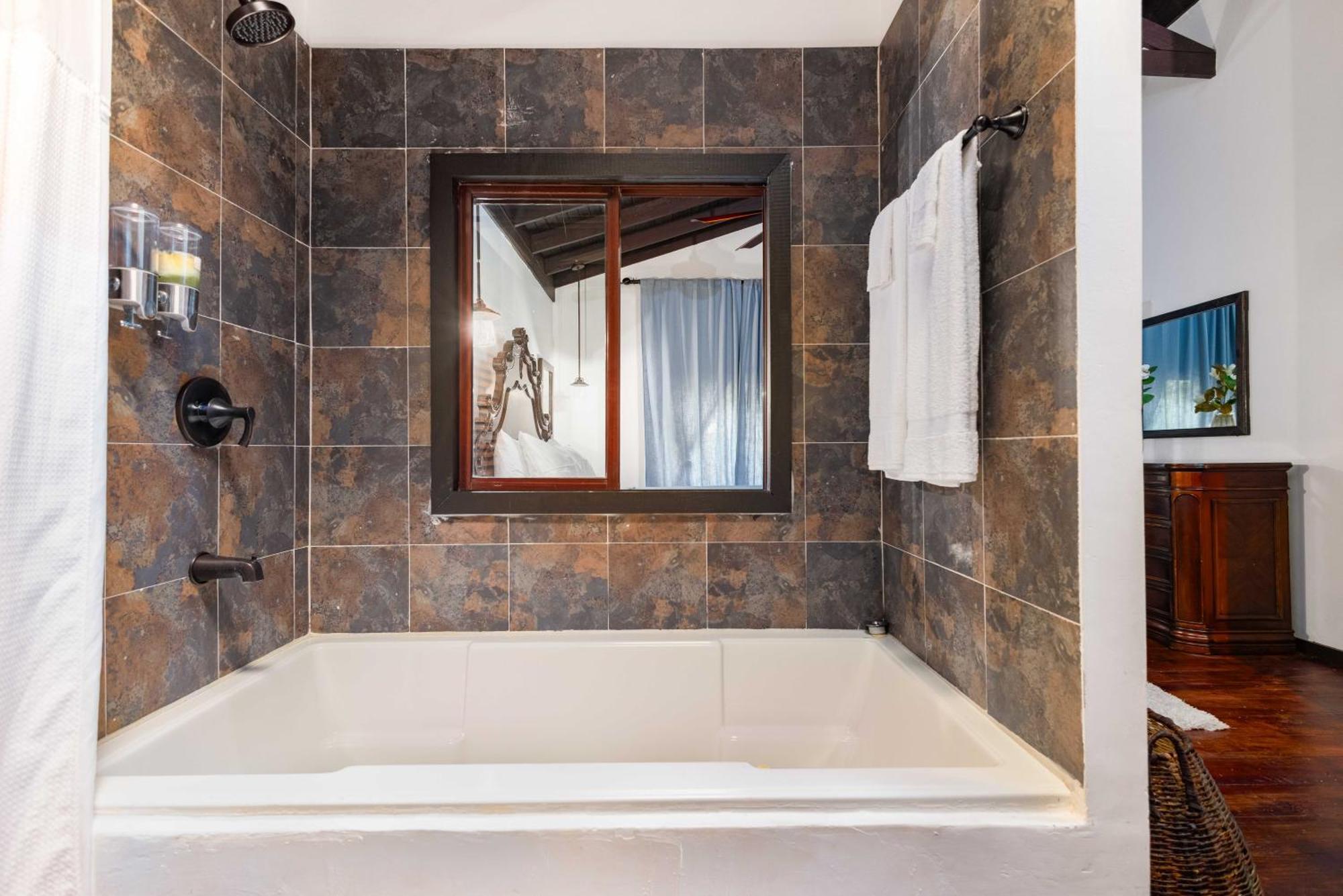 Serendipity Holistic Resort Spa Kingston Eksteriør bilde
