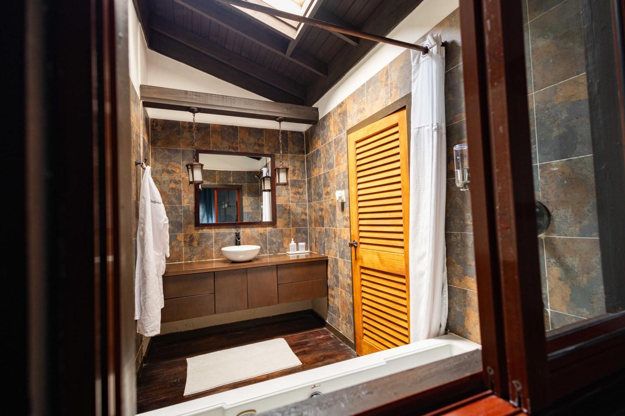 Serendipity Holistic Resort Spa Kingston Eksteriør bilde